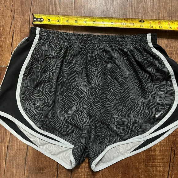 Nike Dri-FIT Women’s Black & Gray Athletic Running Shorts Size L - Picture 9 of 10